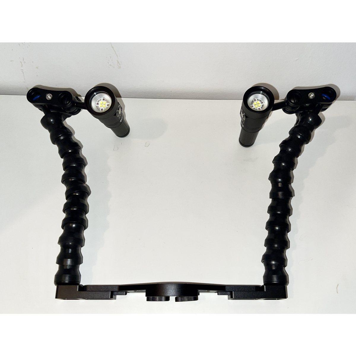 Kit di illuminazione per compatte ed action cam - 2 x SUPE PV-22 V3 -2000 lumen cad. - Base regolabile con bracci flex.